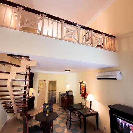 Lotus Desaru Beach Resort&Spa Bandar Penawar Exterior foto