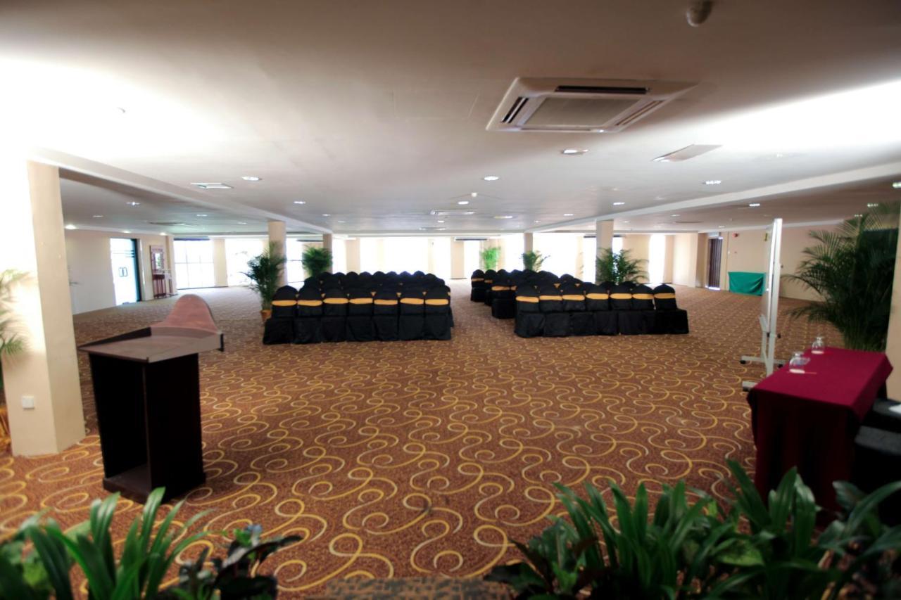 Lotus Desaru Beach Resort&Spa Bandar Penawar Exterior foto