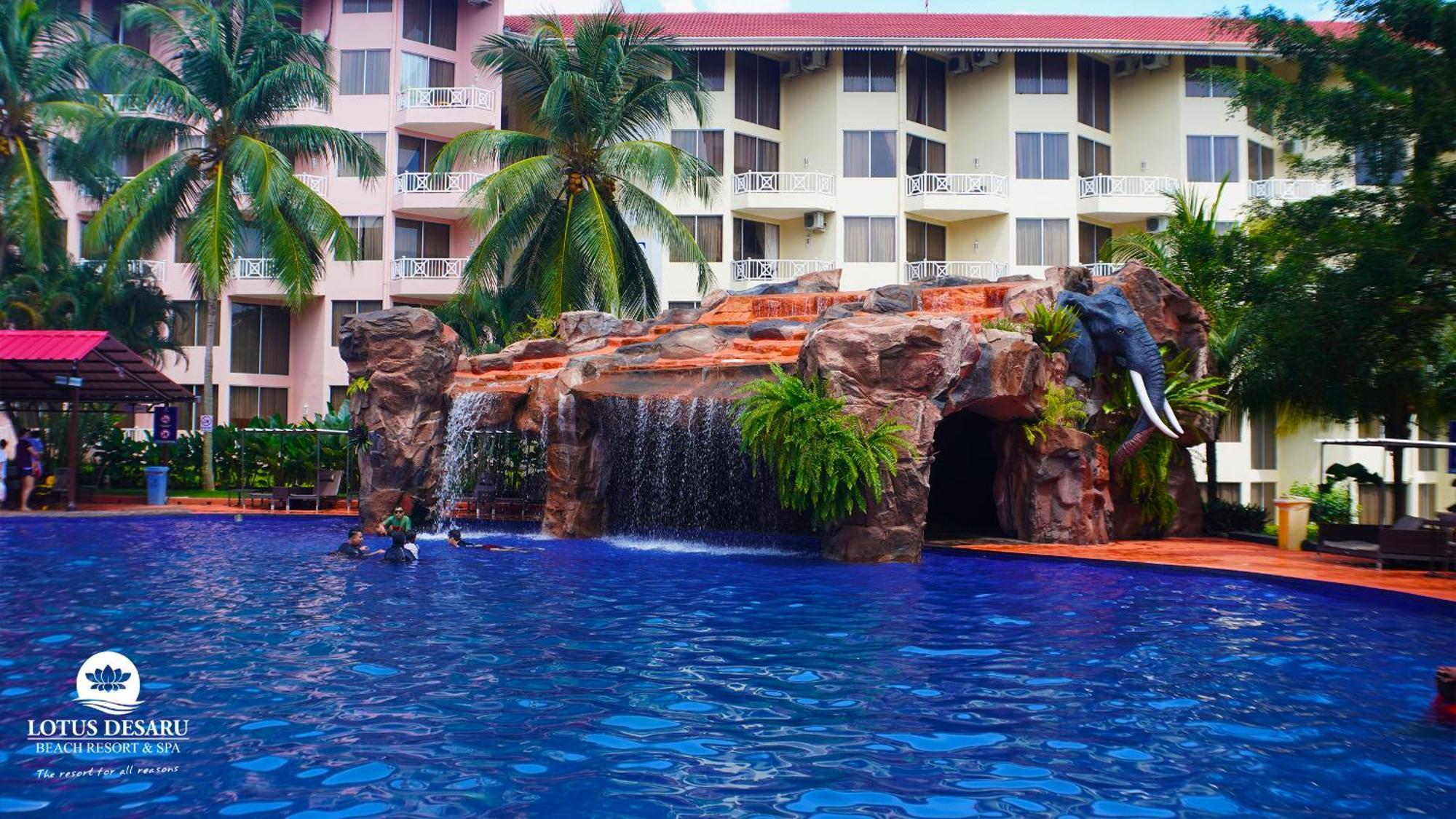 Lotus Desaru Beach Resort&Spa Bandar Penawar Exterior foto